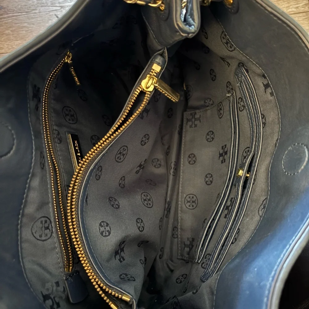 Tory Burch Navy Quilted Shoulder Bag - Picture 4 of 4